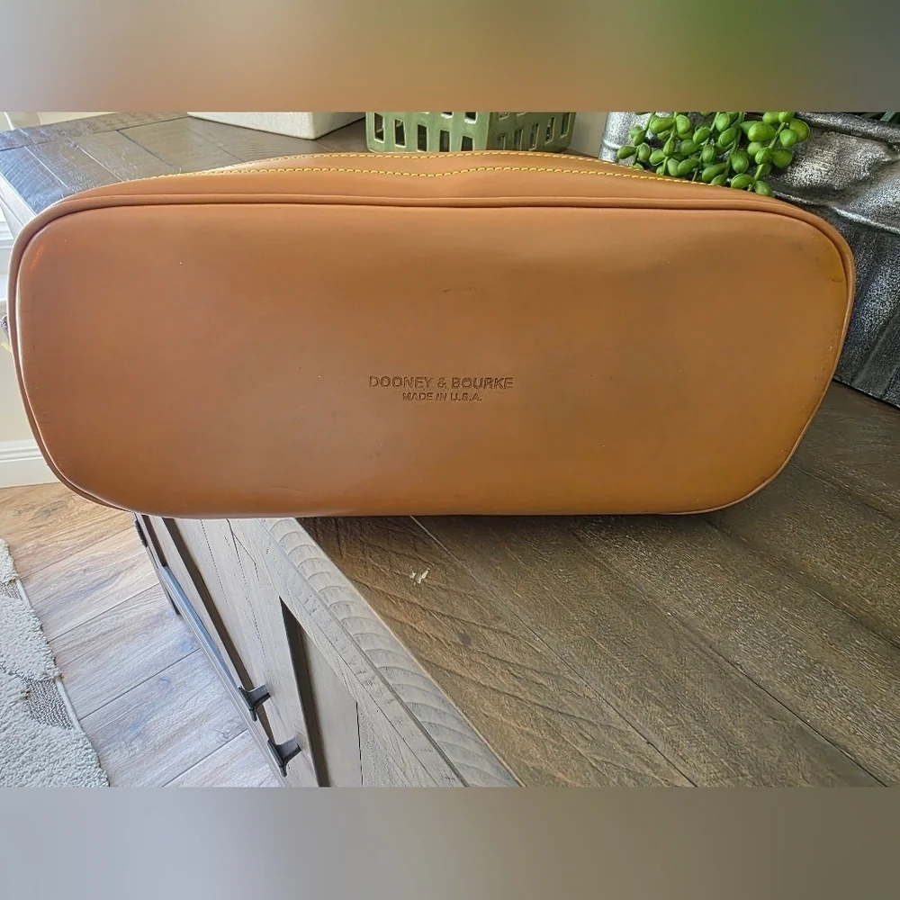 Vintage Dooney & Bourke Essex Satchel In Tan Leather With Gold Hardware